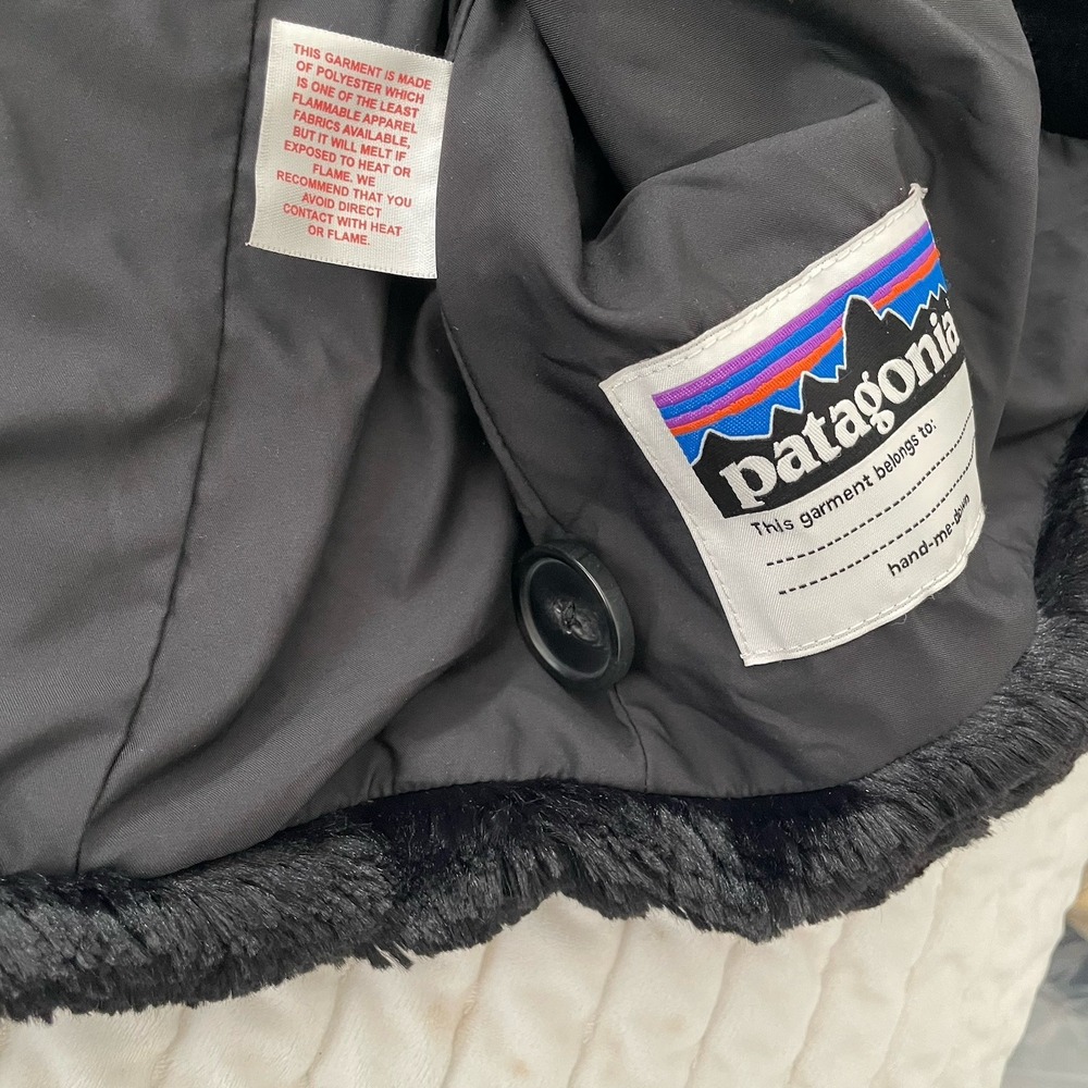 Patagonia Girl's Pelage Black Faux Fur Jacket Coat Cozy Warm Fluffy Size S (8) - Picture 6 of 9